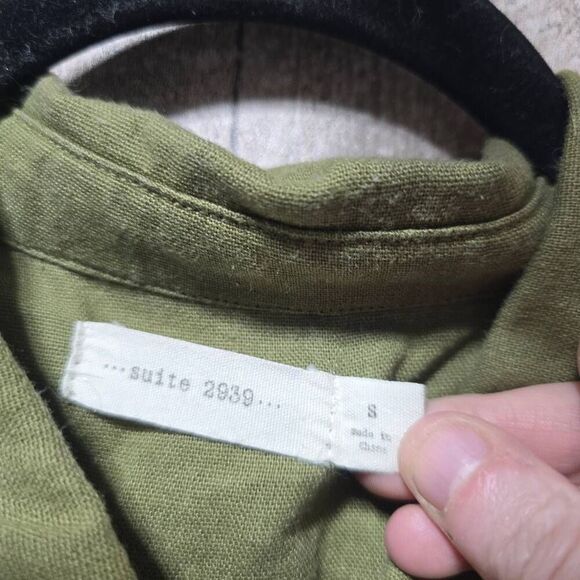 Suite 2939 Linen Blend Cropped Khaki Green Button Down Shirt - Picture 3 of 4